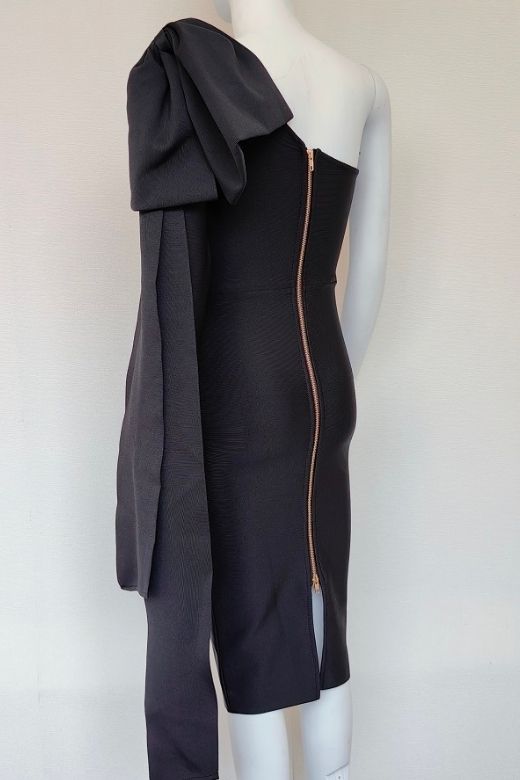 Woman wearing a figure flattering  Lela Long Sleeve Bandage Midi Dress - Classic Black BODYCON COLLECTION